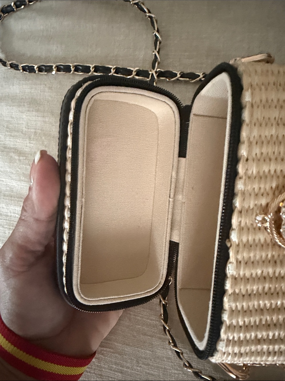 Chanel Les Beiges Summer Essentials Vanity Crossbody Bag NWT RARE 5”x2.75”x5.375 - Picture 5 of 5
